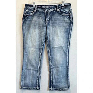Vanity Premium Collection‎ Women's Sz 31W Curvy Crop Mid Rise Embellished Jeans